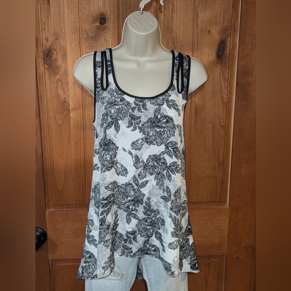 Studio Y Black and White Floral Tank Top